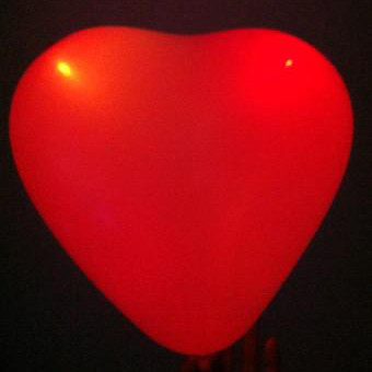Globo LED corazón rojo